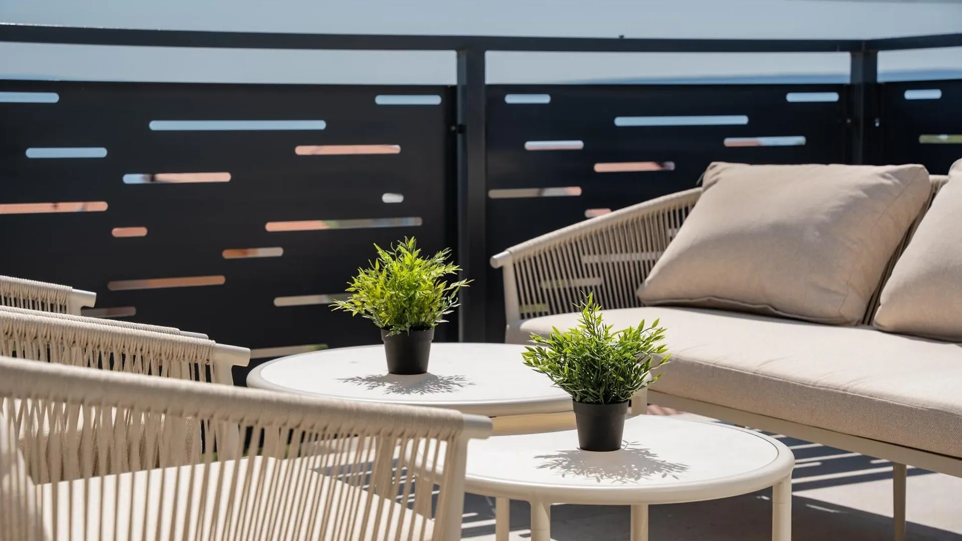 Two-Bedroom Apartment Dominik Mandre