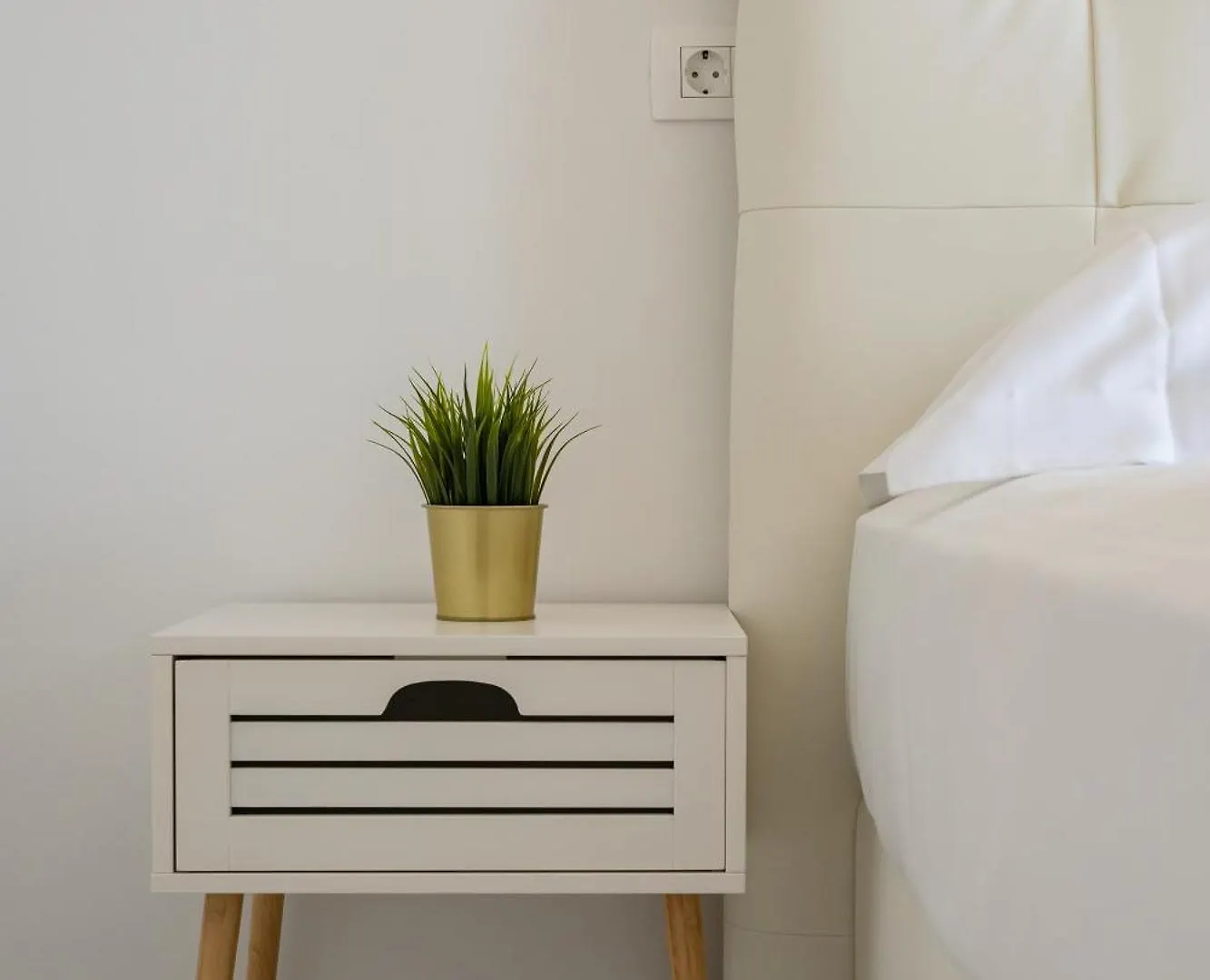 Two-Bedroom Apartment Dominik Mandre