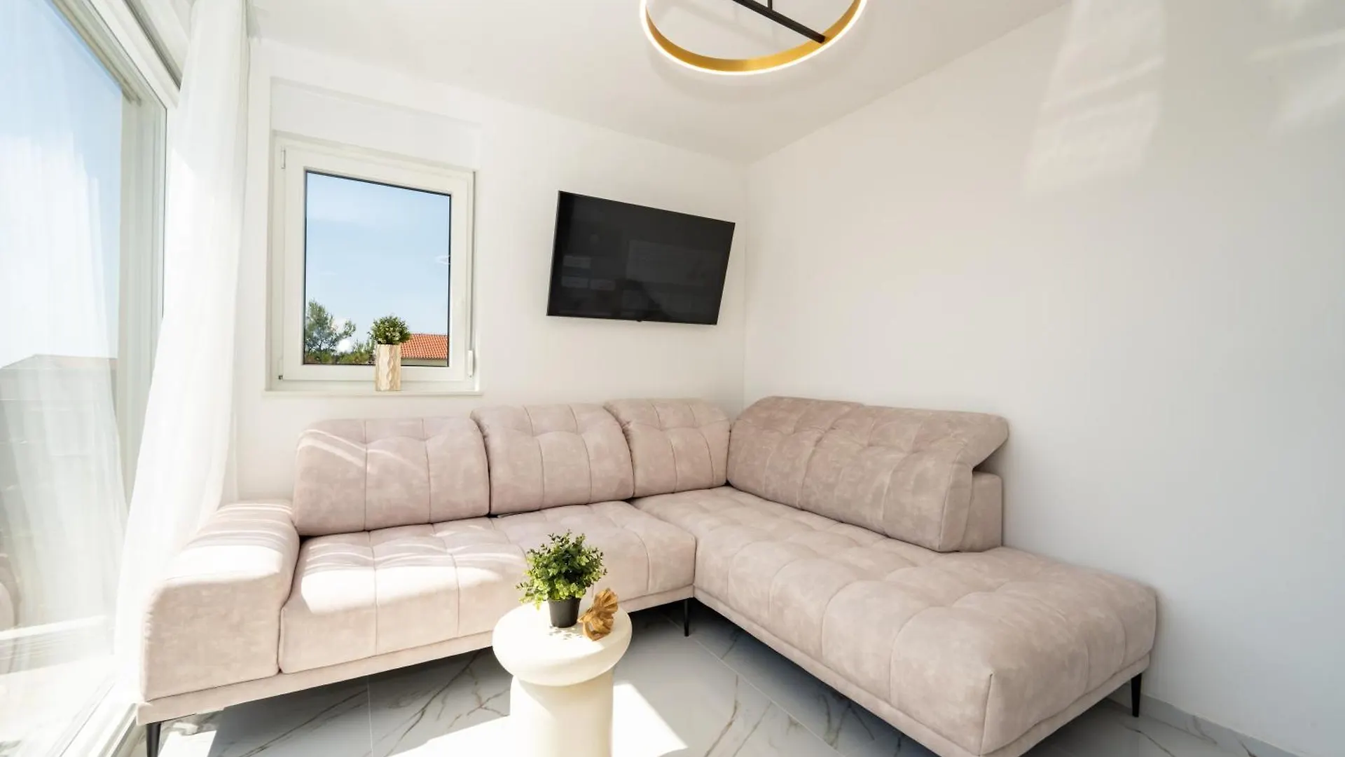 Two-Bedroom Apartment Dominik Mandre 0*,