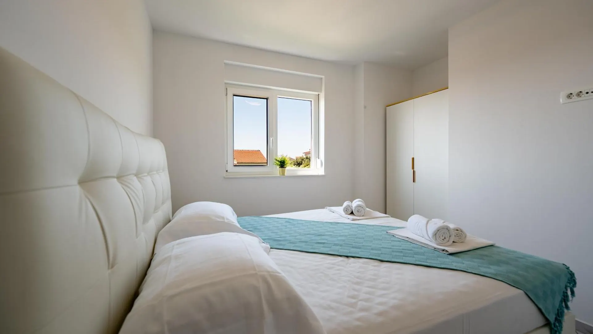 Two-Bedroom Apartment Dominik Mandre 0*,