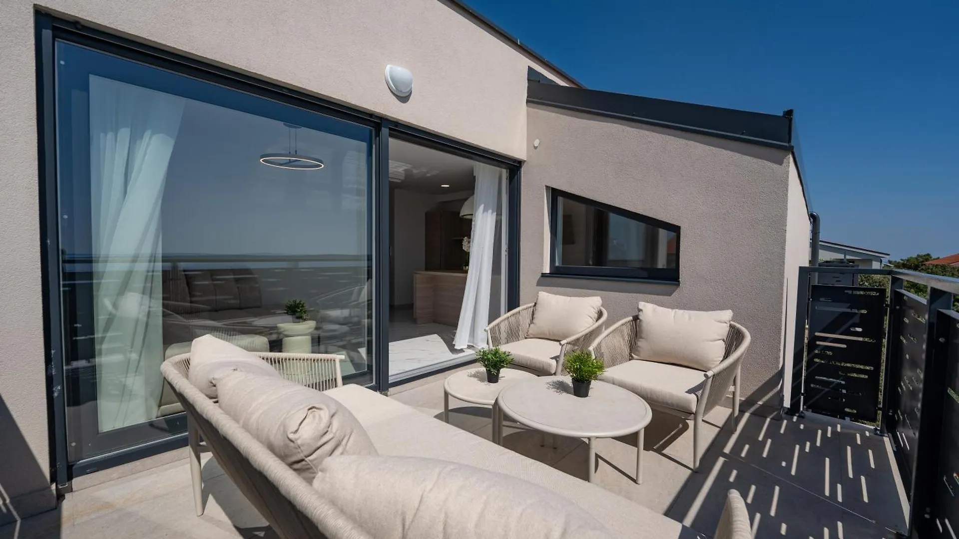 Two-Bedroom Apartment Dominik Mandre